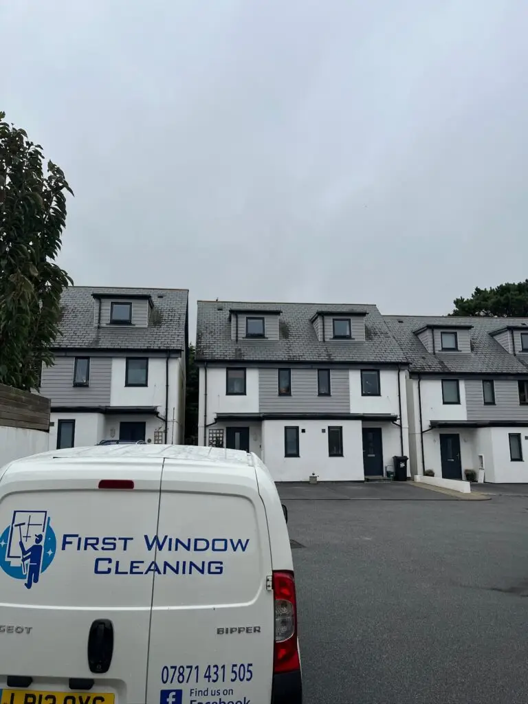 Window cleaning at a residential home in Cubert